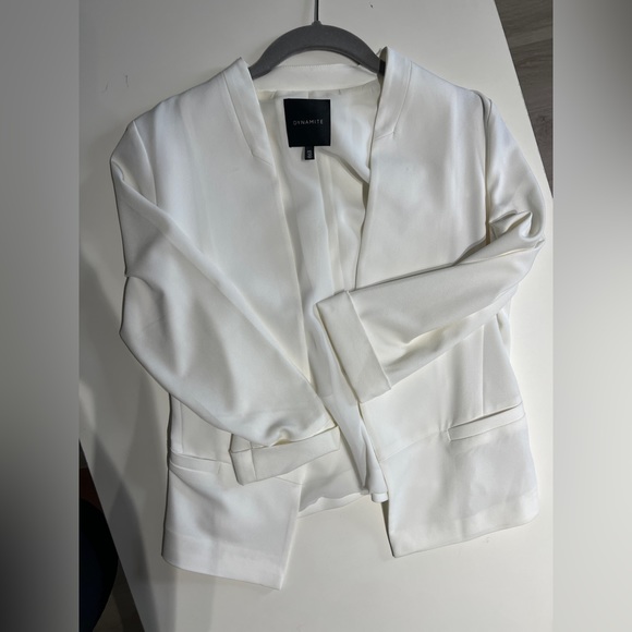 Dynamite Cropped Blazer - Picture 5 of 6